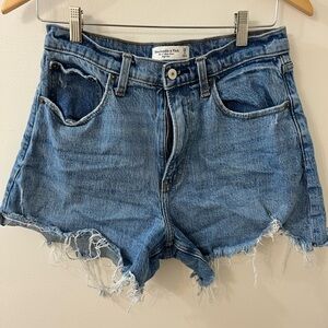Abercrombie & Fitch The 4” Mom Short Curve Love size 29